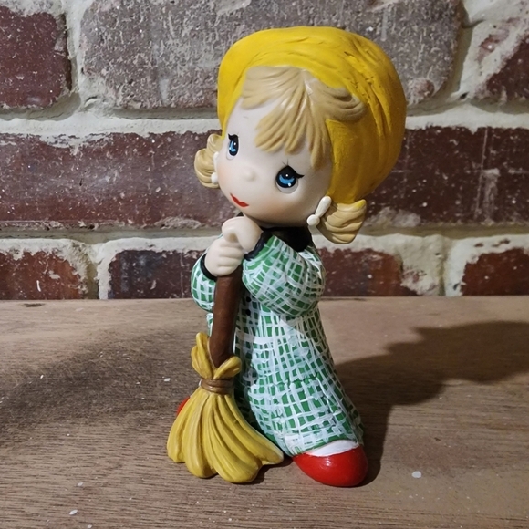 Taylor Swift I Keep My Side Of The Street Clean Altered Moments - Picture 4 of 10